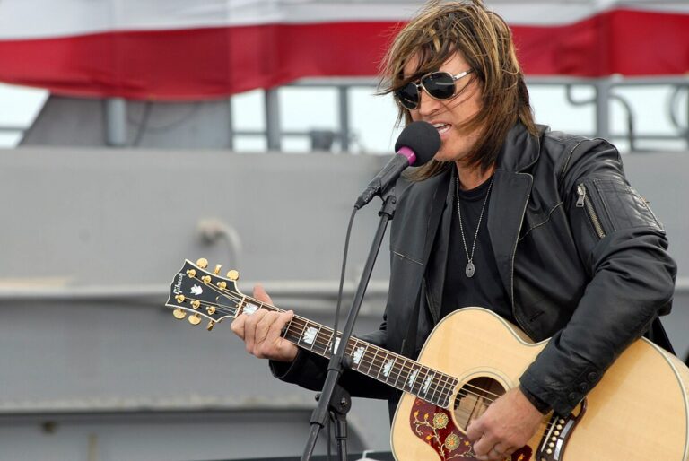 Billy Ray Cyrus Net Worth, Wife, Height & Full Bio: From “Achy Breaky Heart” to Proud Dad of a Global Superstar