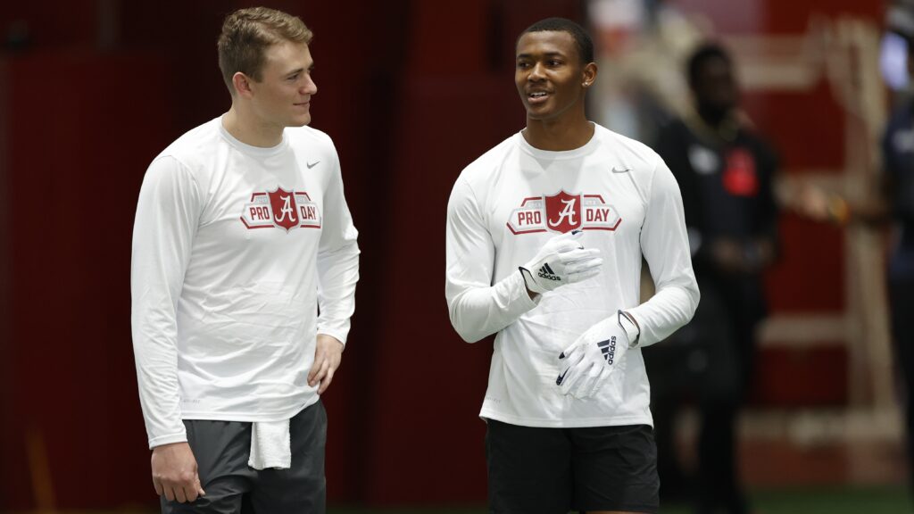 DeVonta Smith weight and height